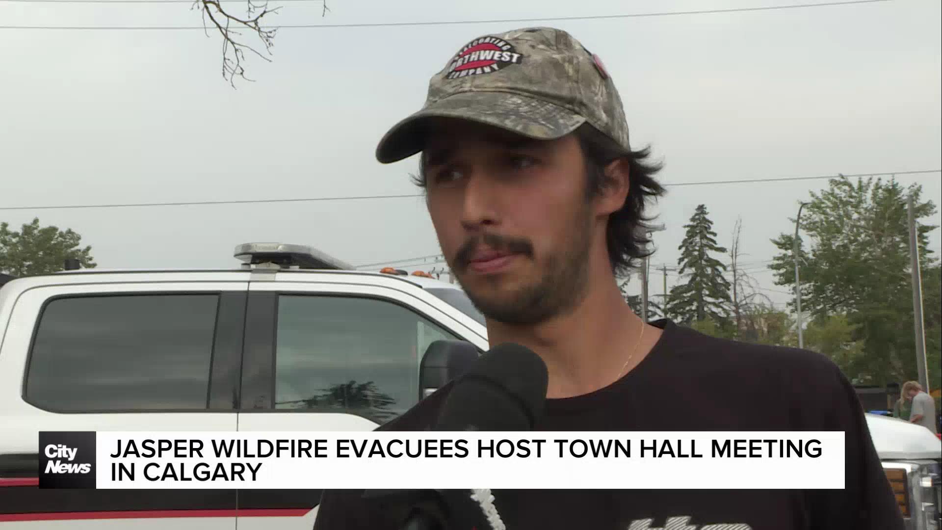 Jasper wildfire evacuees host town hall meeting in Calgary