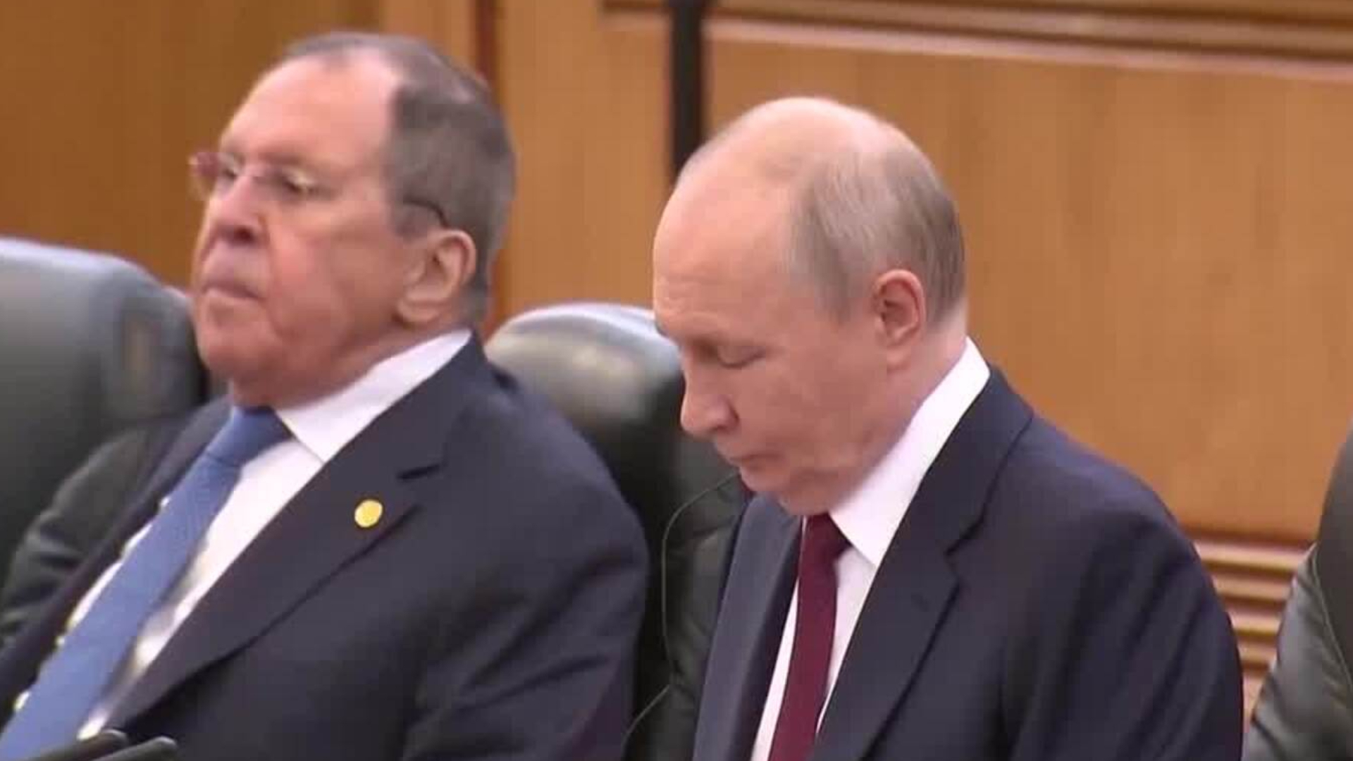 Xi and Putin praise ties between China and Russia during meeting