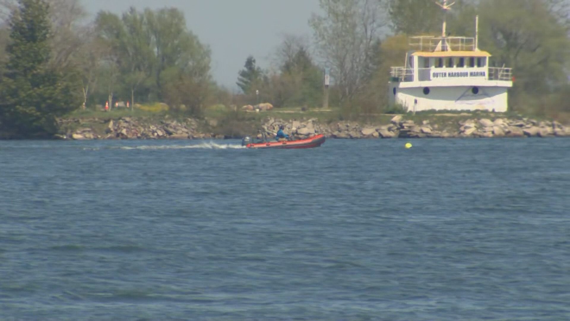 Search resumes for missing boater off Cherry Beach