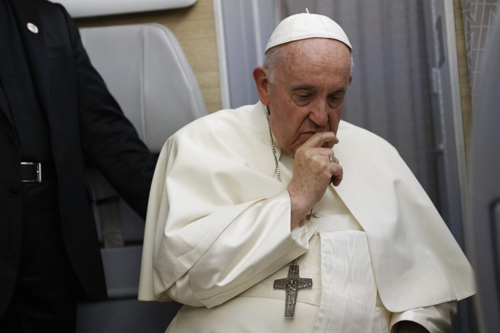 Pope Francis apologizes after homophobic slur
