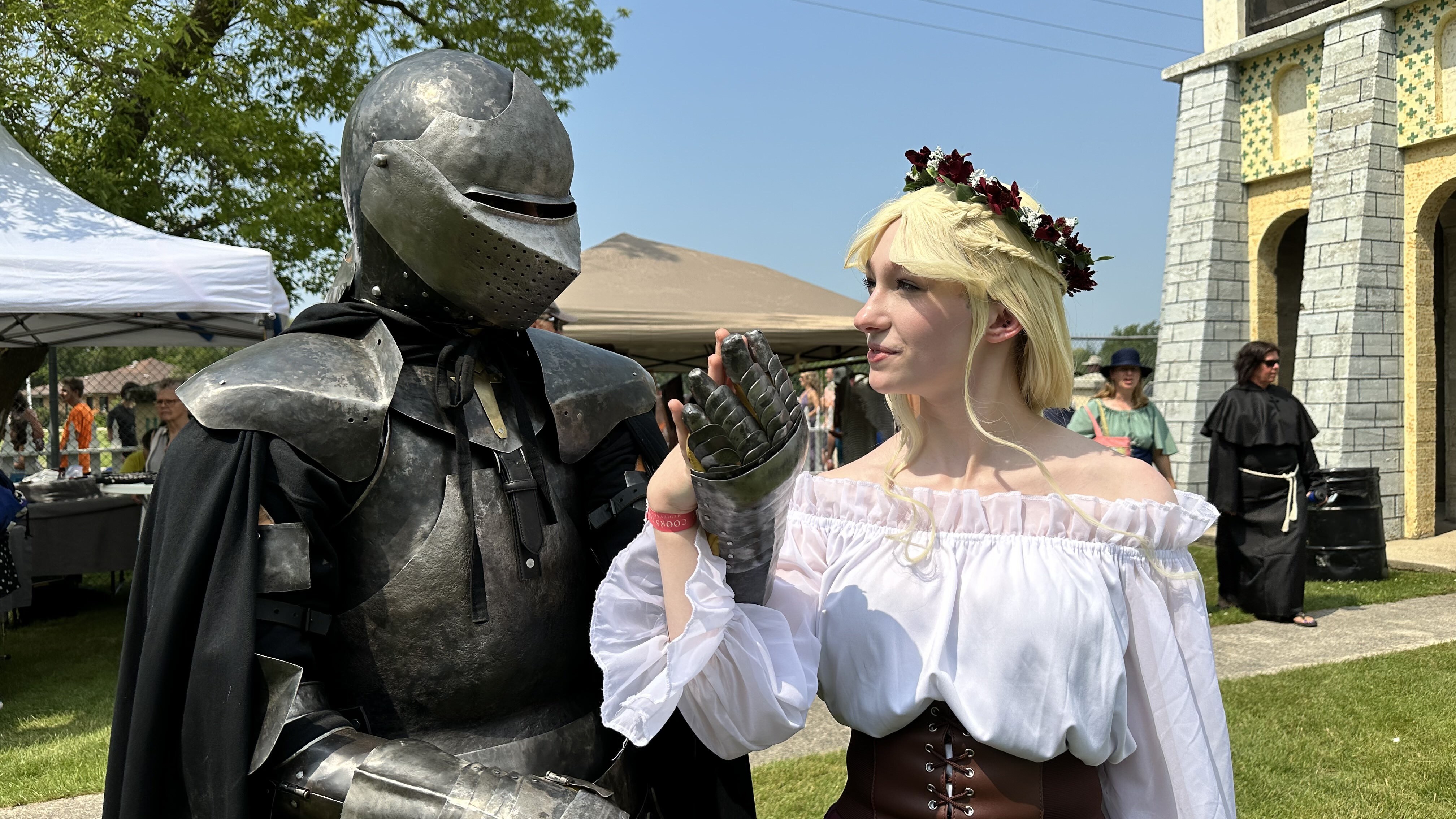 Hundreds kick-off medieval festival in Manitoba