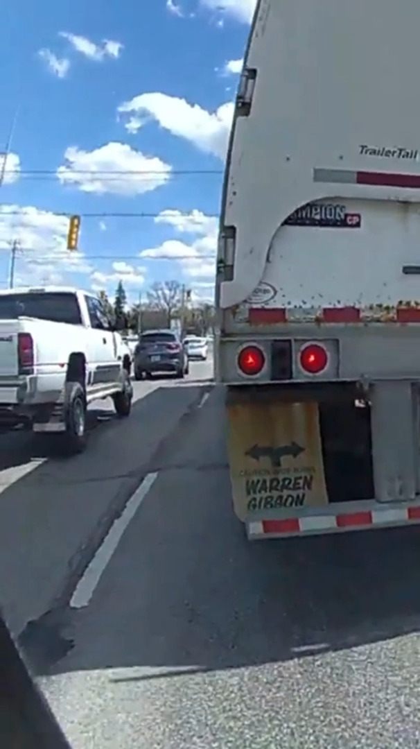 Pickup truck driver evades police officer, speeds away to Hwy. 401