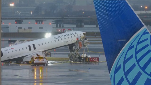 Air traffic controllers allegedly left work early before fatal Air Canada crash