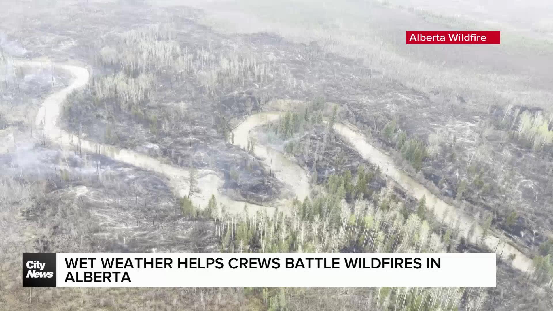 Wet weather helps crews battle wildfires in Alberta