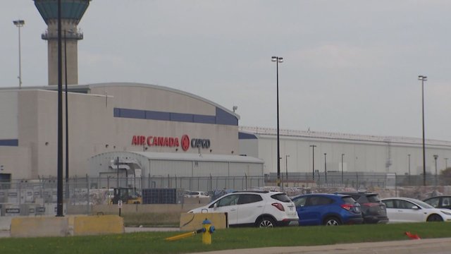 Trial begins for man accused in Pearson gold heist
