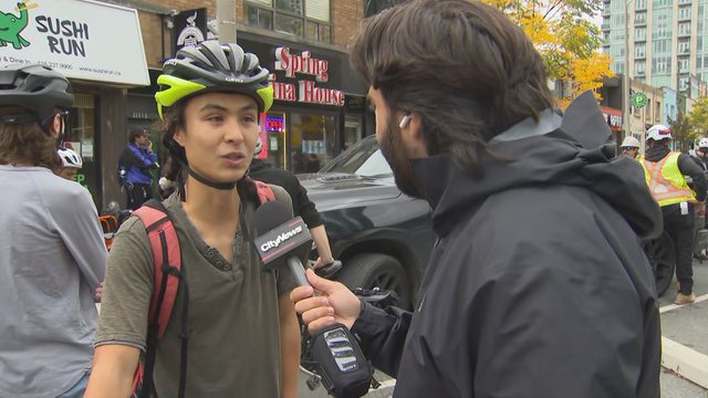 Cycling advocates return to block bike lane removal work