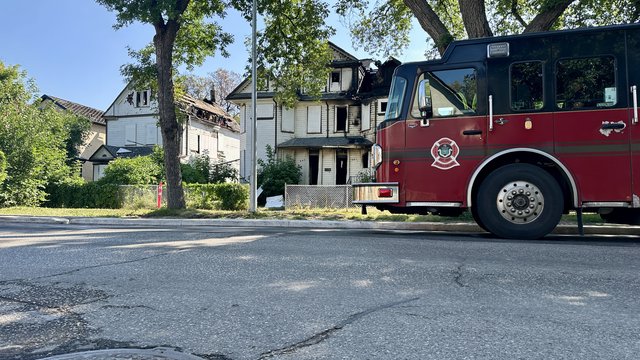 Community frustrated after vacant home goes up in flames in Winnipeg’s West End