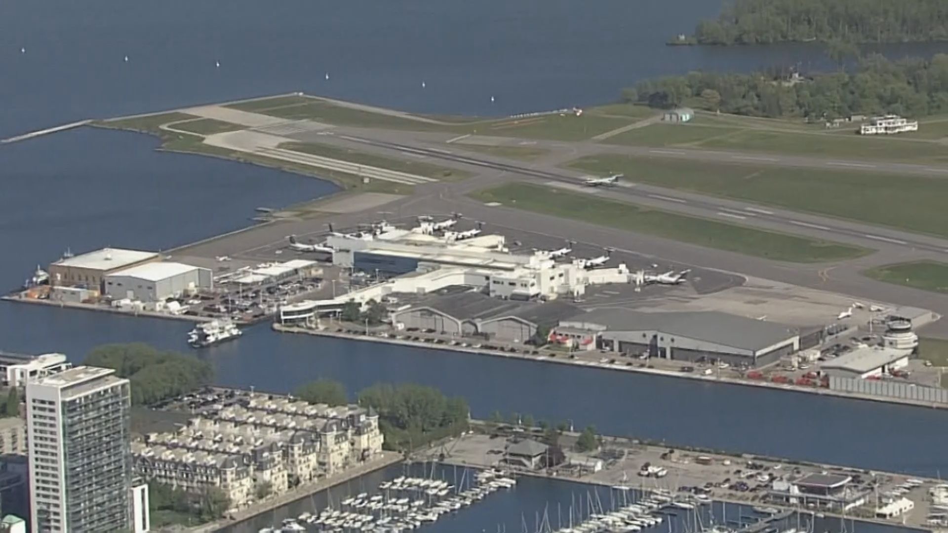 Runway safety of Billy Bishop airport discussed at Mayor’s executive meeting