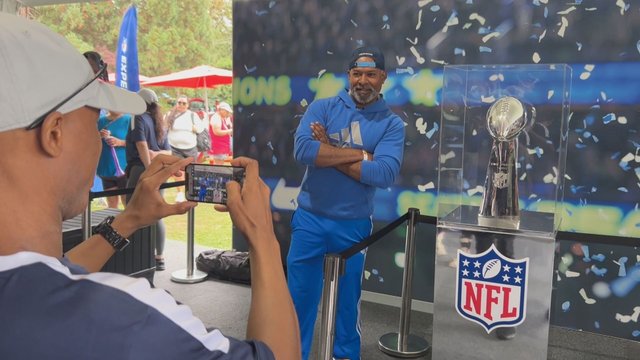 Lombardi thropy touches down in Vancouver