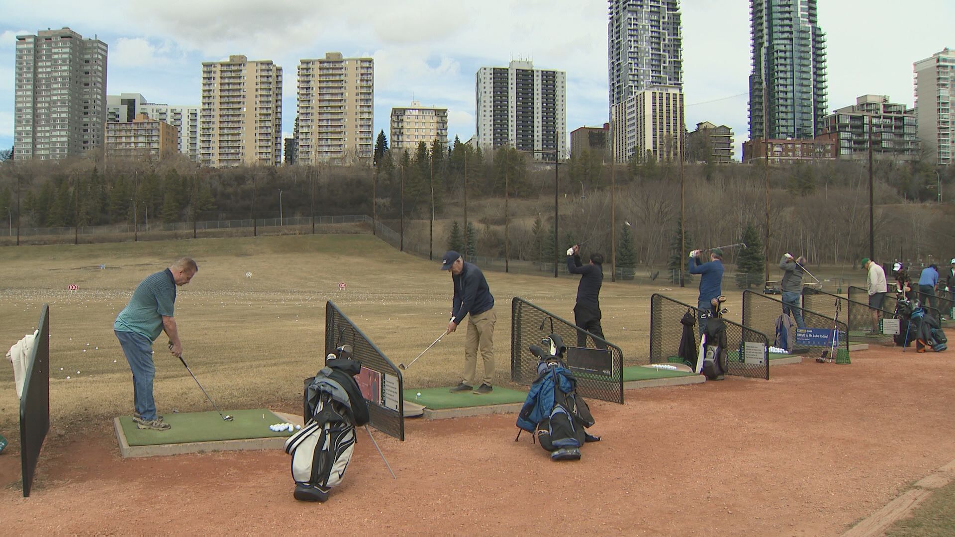 Should Edmonton sell city owned golf courses?
