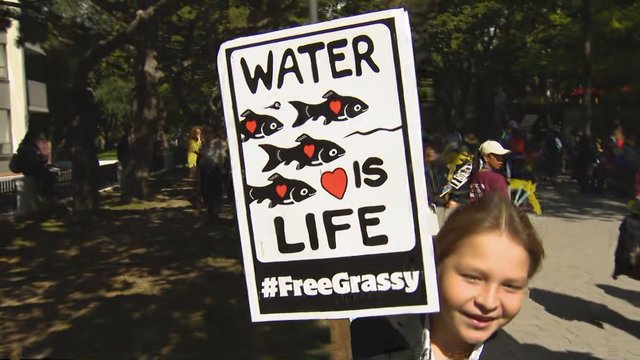 Grassy Narrows supporters march in protest of mercury pollution