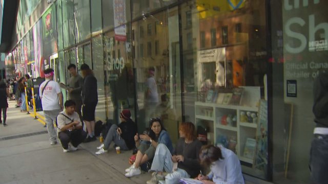 TIFF Day 5: Movie lovers line up to catch last minute tickets