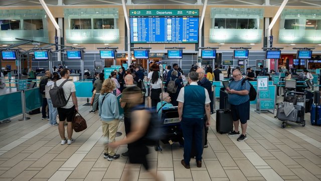 Some WestJet customers still facing difficulties as airline resumes operations