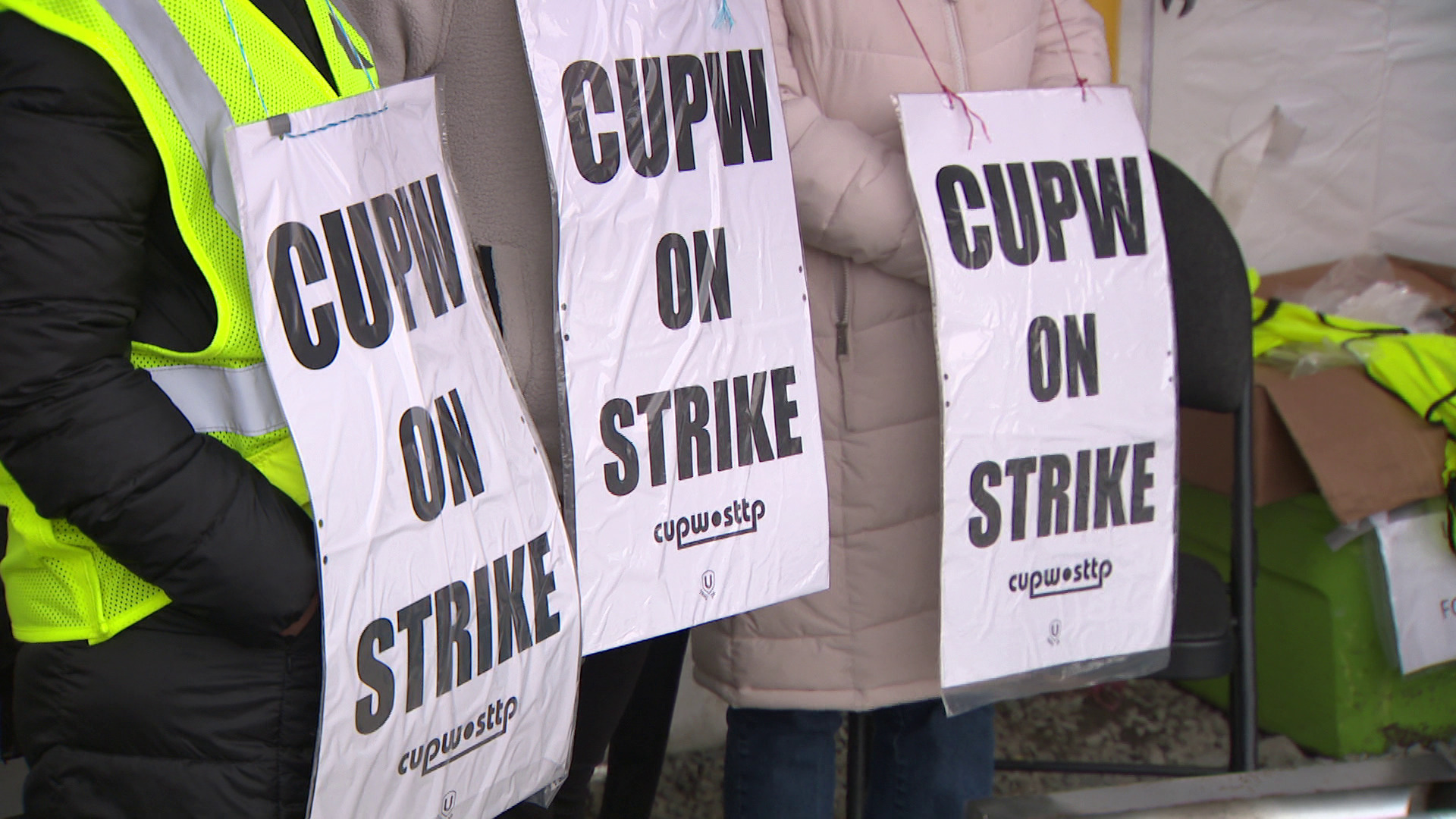 Canada Post and striking union look to resume contract negotiations