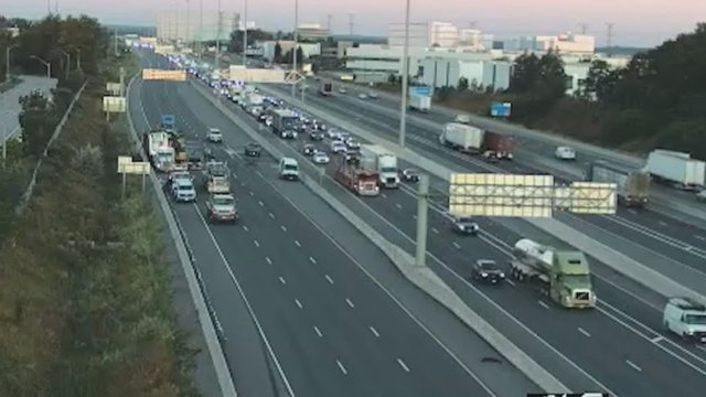 Timelapse captures Hwy. 401 shut down in Mississauga after truck fire