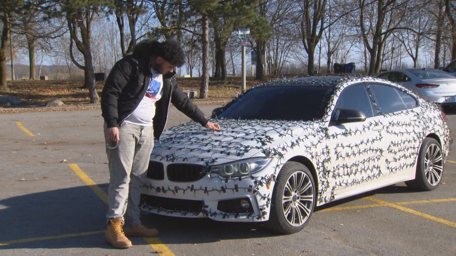 Mississauga man wraps BMW in 1800 Christmas lights