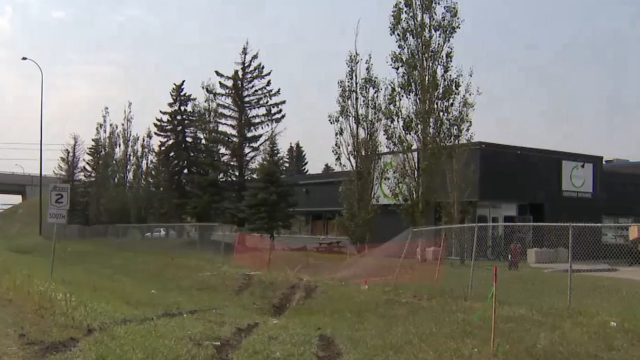 Car crashes into building in south Calgary