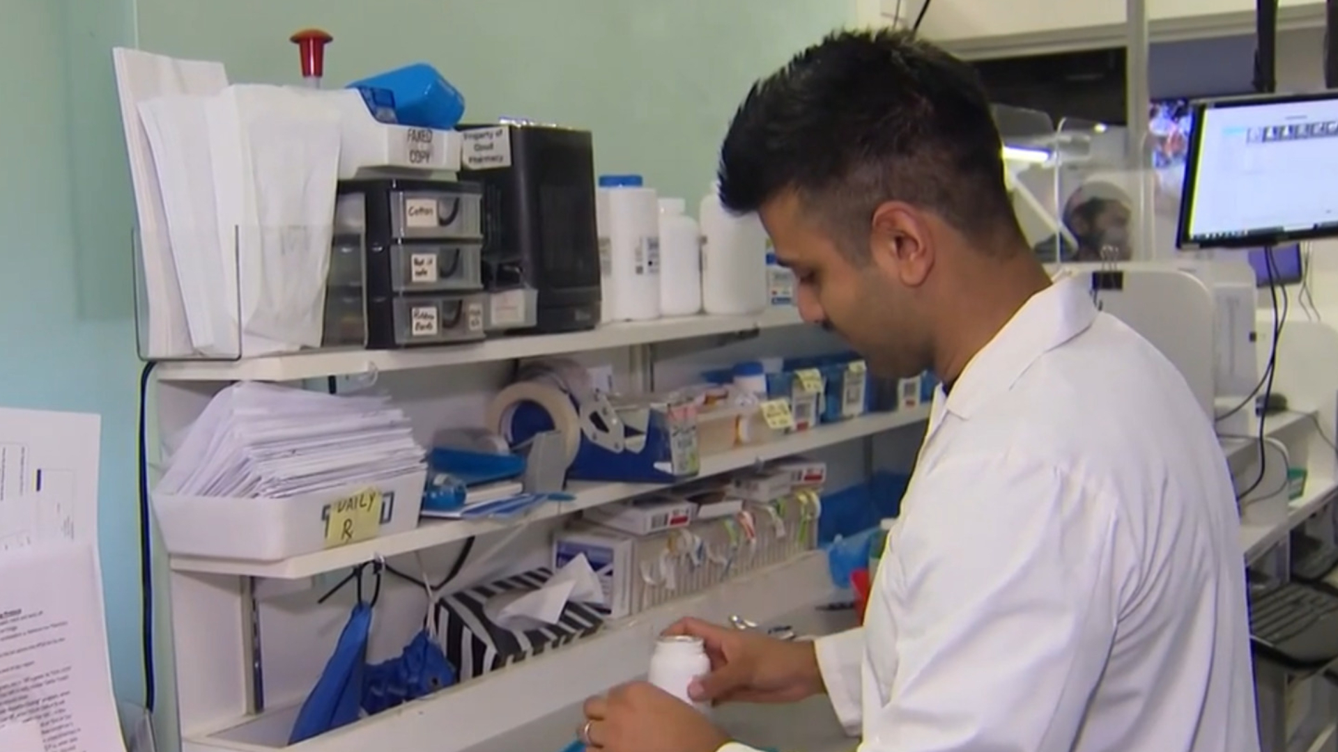 Doctors speak out as Ford government expands pharmacist powers