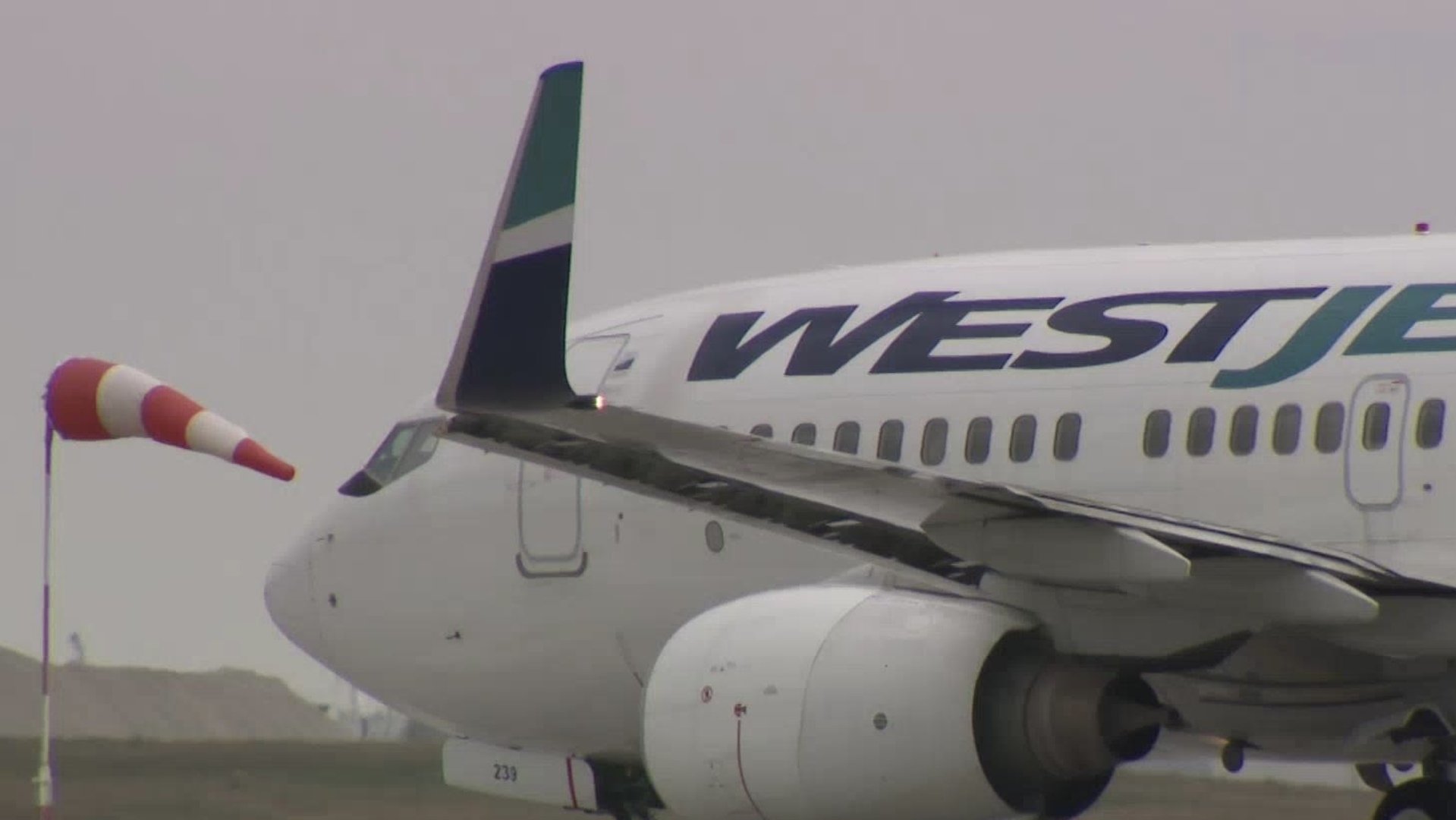 Unionized WestJet maintenance engineers issue 72-hour strike notice