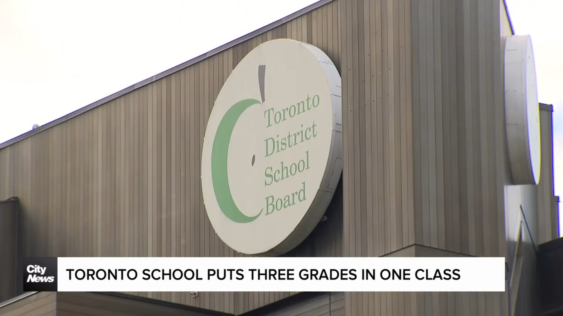 Three grades in one classroom: parents fighting move by elementary school