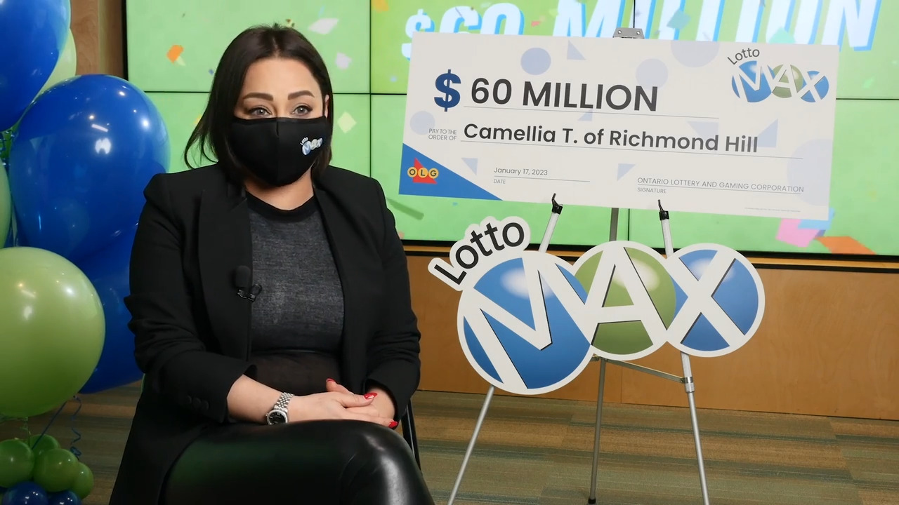 Richmond Hill woman accepts 60M LOTTO MAX jackpot