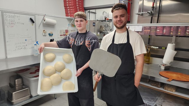 Winnipeg pizzeria employee gets big pay day after social media challenge goes viral