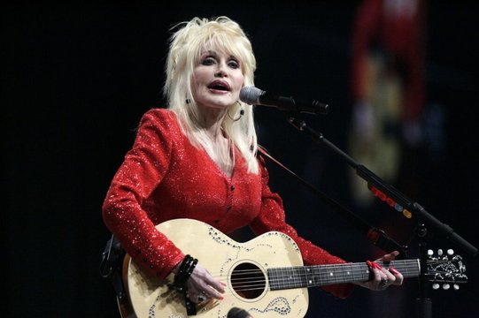 Tributes flowing for music legend Dolly Parton
