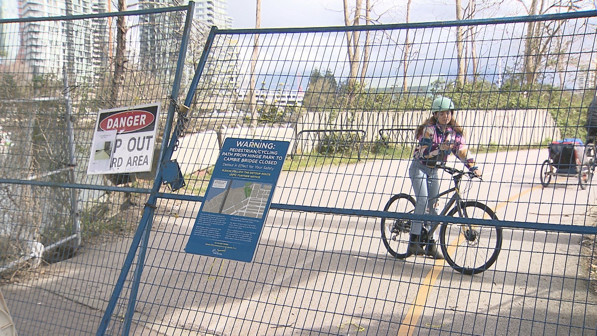 Frustration, confusion with ongoing seawall closure under Cambie Bridge