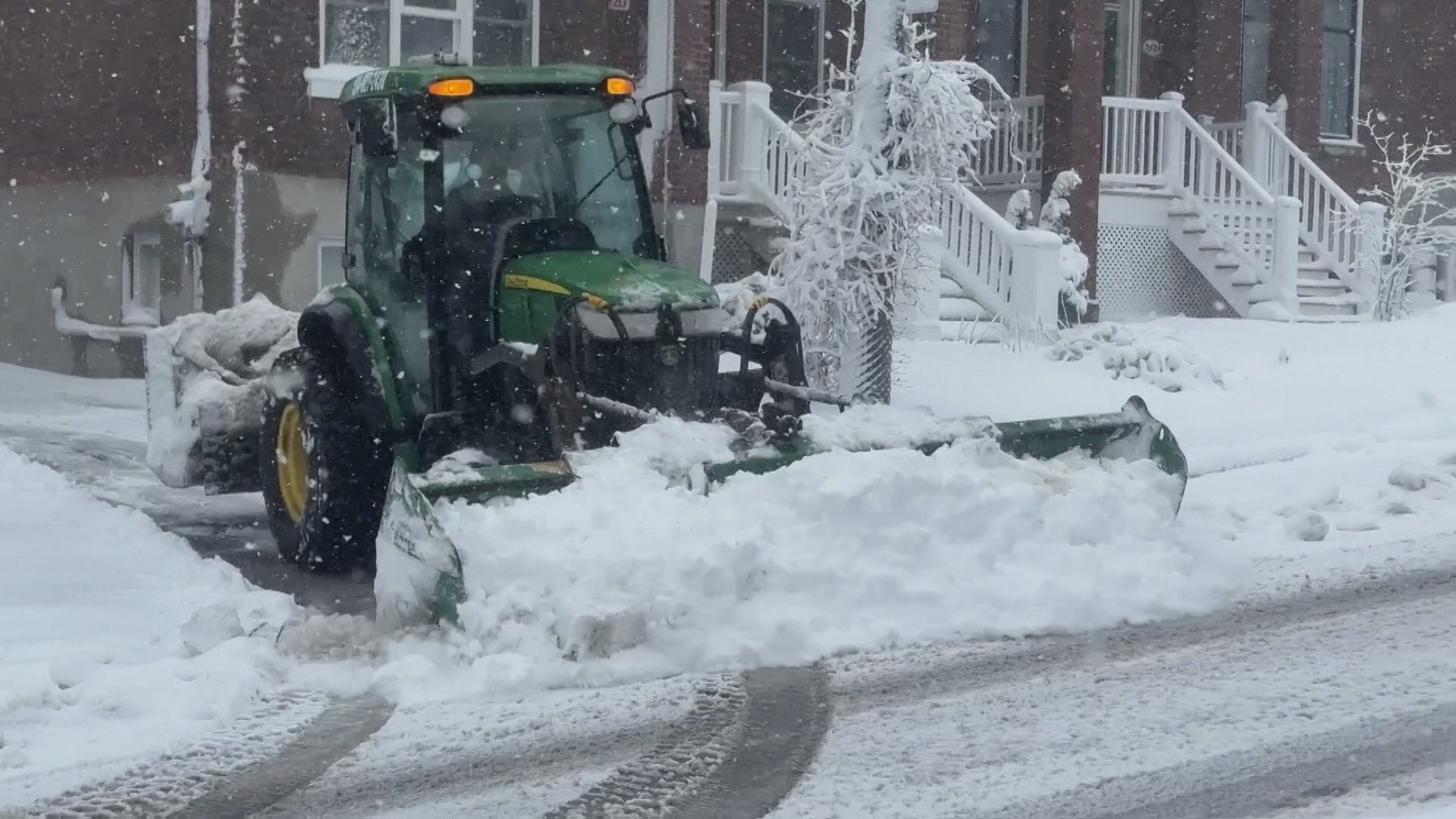 Snowstorm hits Montreal leaving hundreds of thousands without power