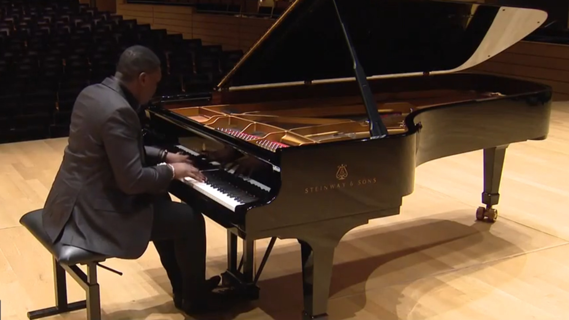 'Never give up': A pianist, once homeless, makes his dreams come true