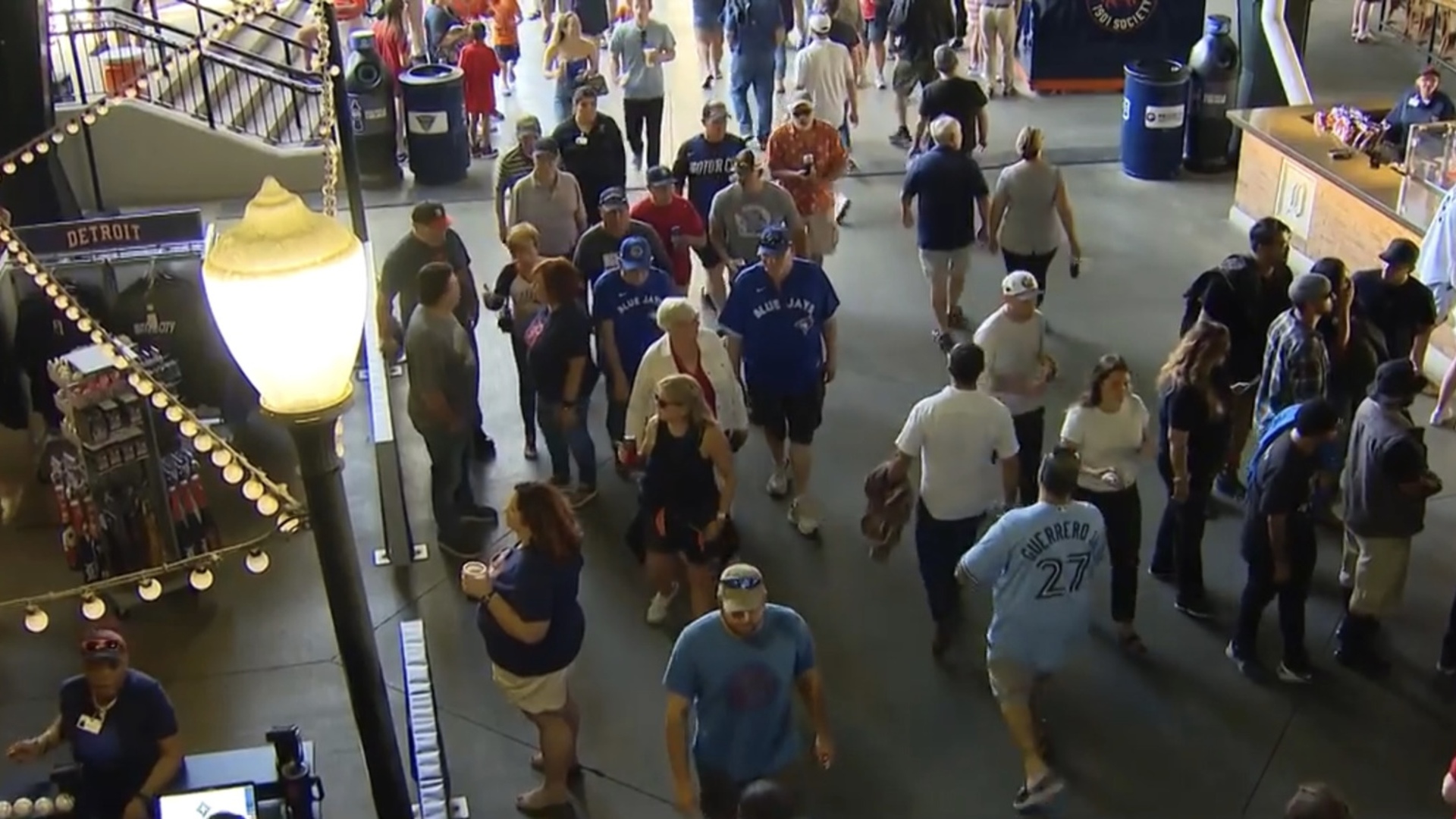 Canadian Invasion: Jays fans flock to Detroit for Tigers series