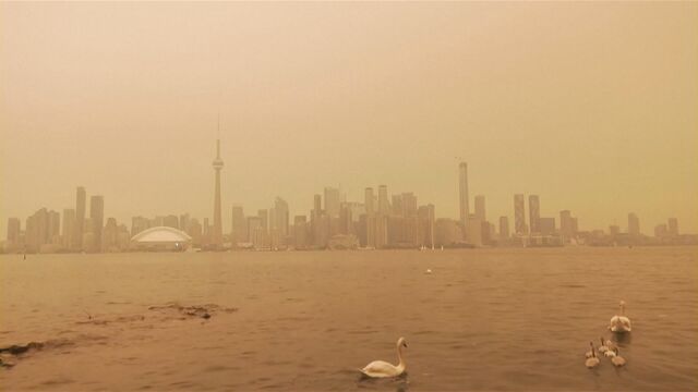 Air Quality warning issued as smoke from Ontario wildfires covers GTA