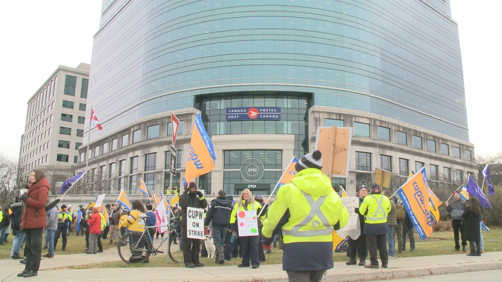 Canada Post announces temporary staff layoffs as strike grinds on