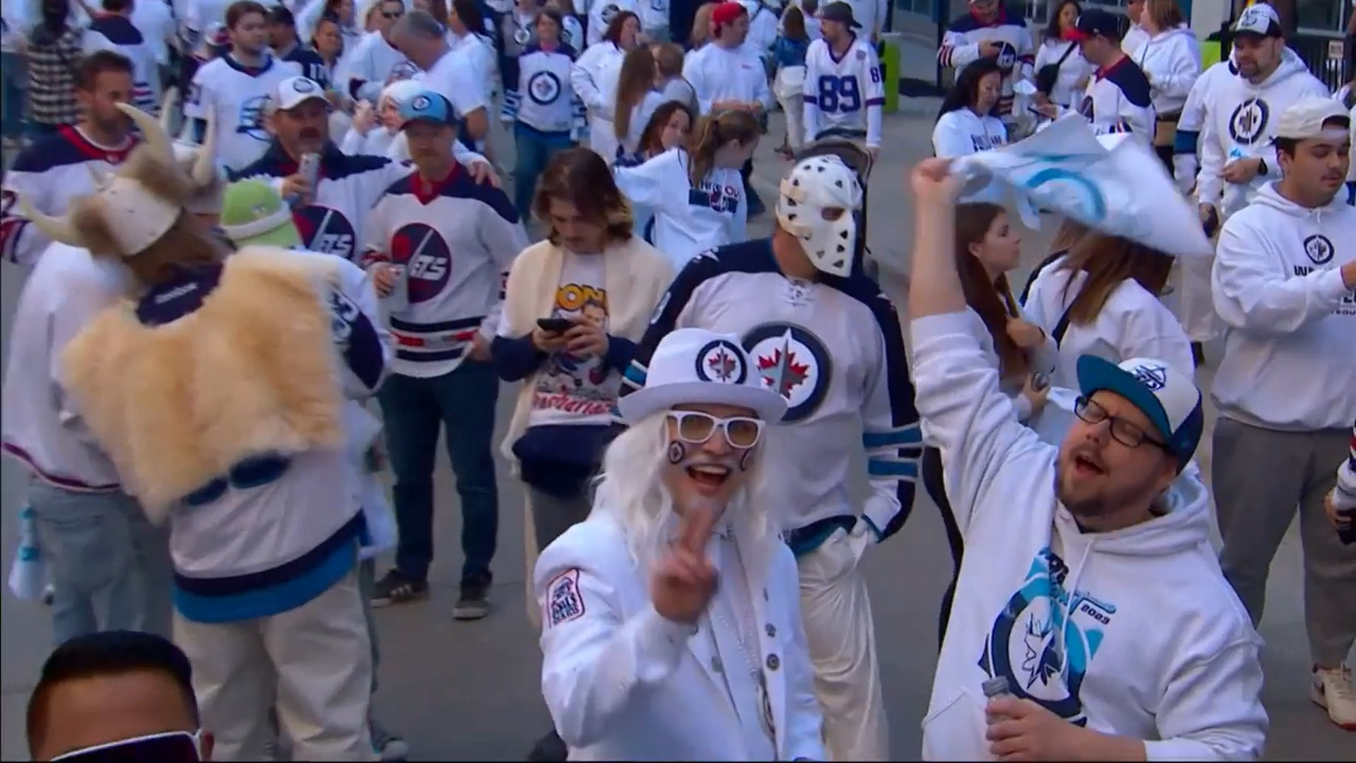 Stanley Cup fever arrives in Winnipeg