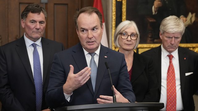 Libs table new major projects bill, changes to strike law