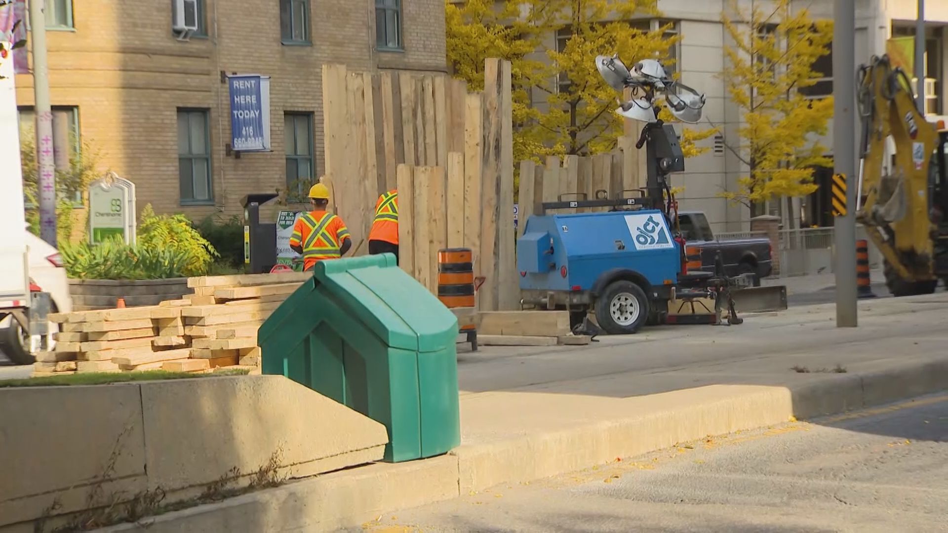 Sinkhole on St. Clair Avenue West disrupting streetcar service