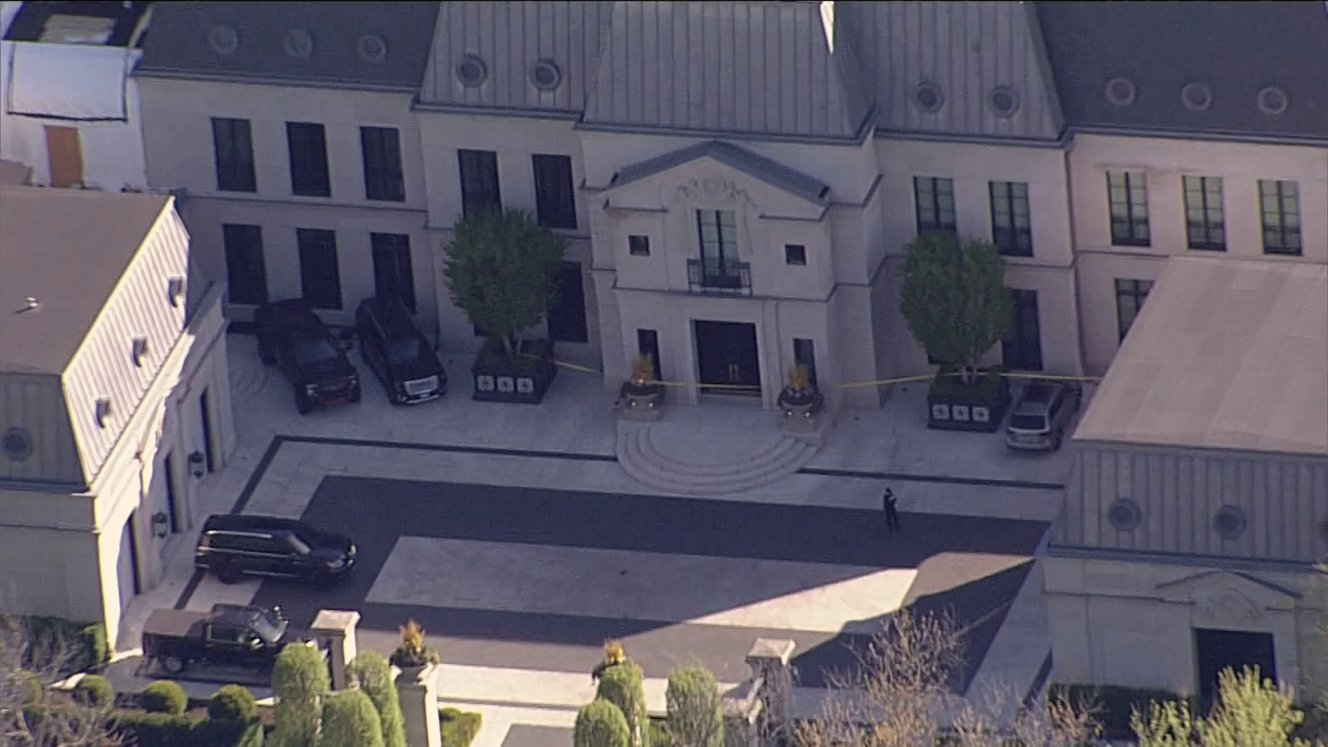 Man shot outside Drake's Toronto home