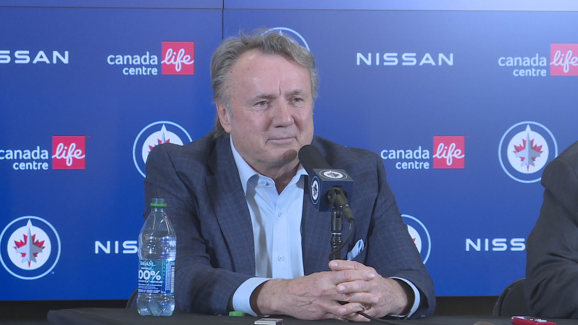 Winnipeg Jets head coach Rick Bowness announces his retirement