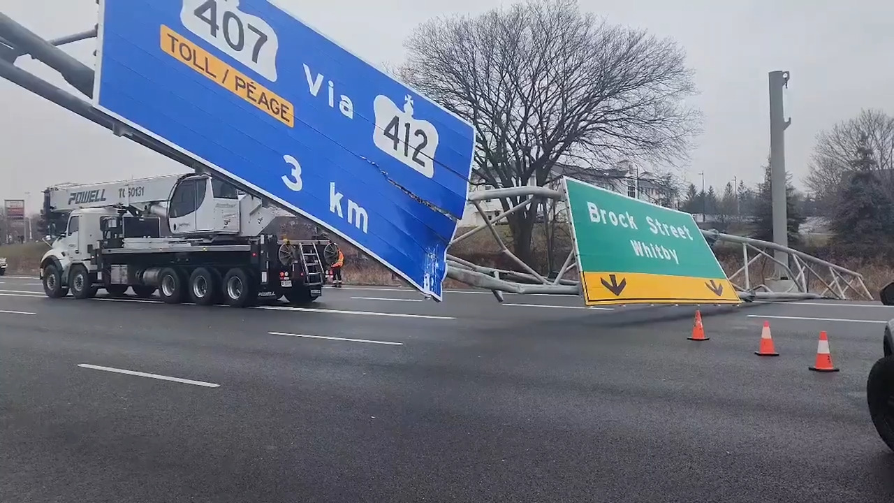 Hwy. 401 reopens in Whitby after overhead sign falls on highway