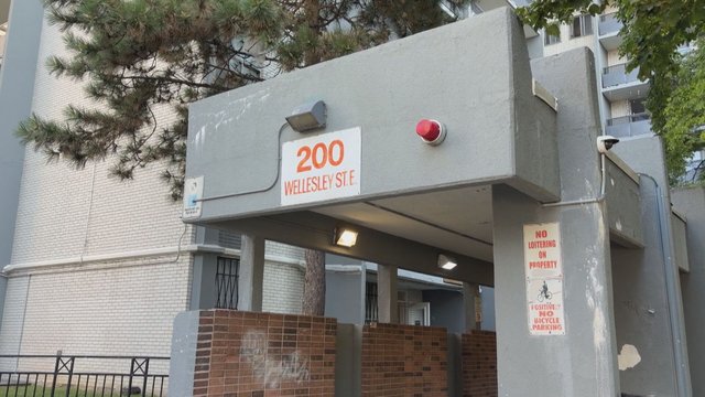 Person confirmed dead following kitchen fire in Toronto high-rise
