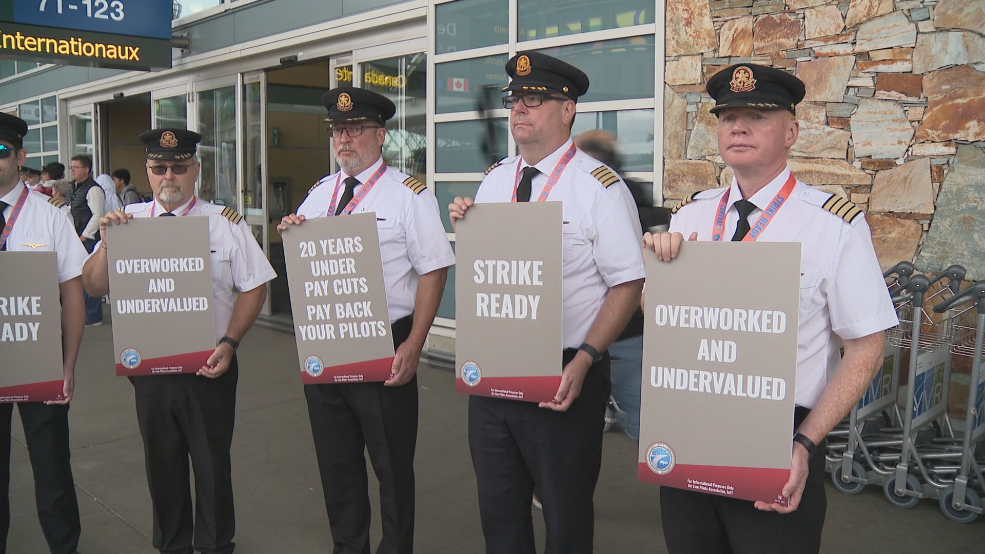 How would an Air Canada strike impact travellers?