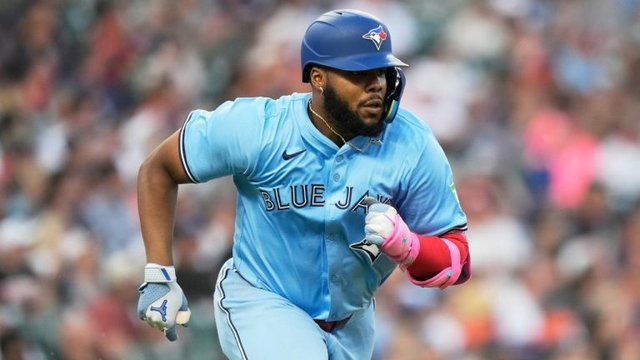 Blue Jays clinging to faint postseason hopes
