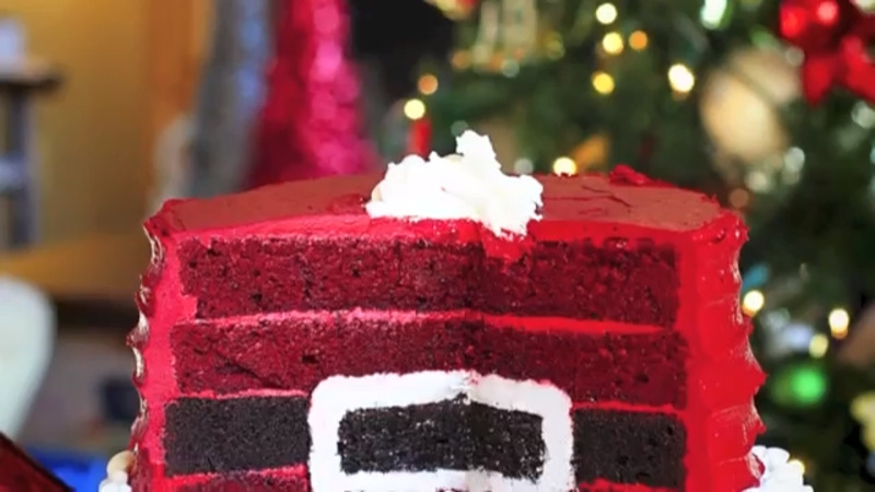 Santas Belt Surprise-Inside Cake Santas Belt Surprise-Inside Cake
