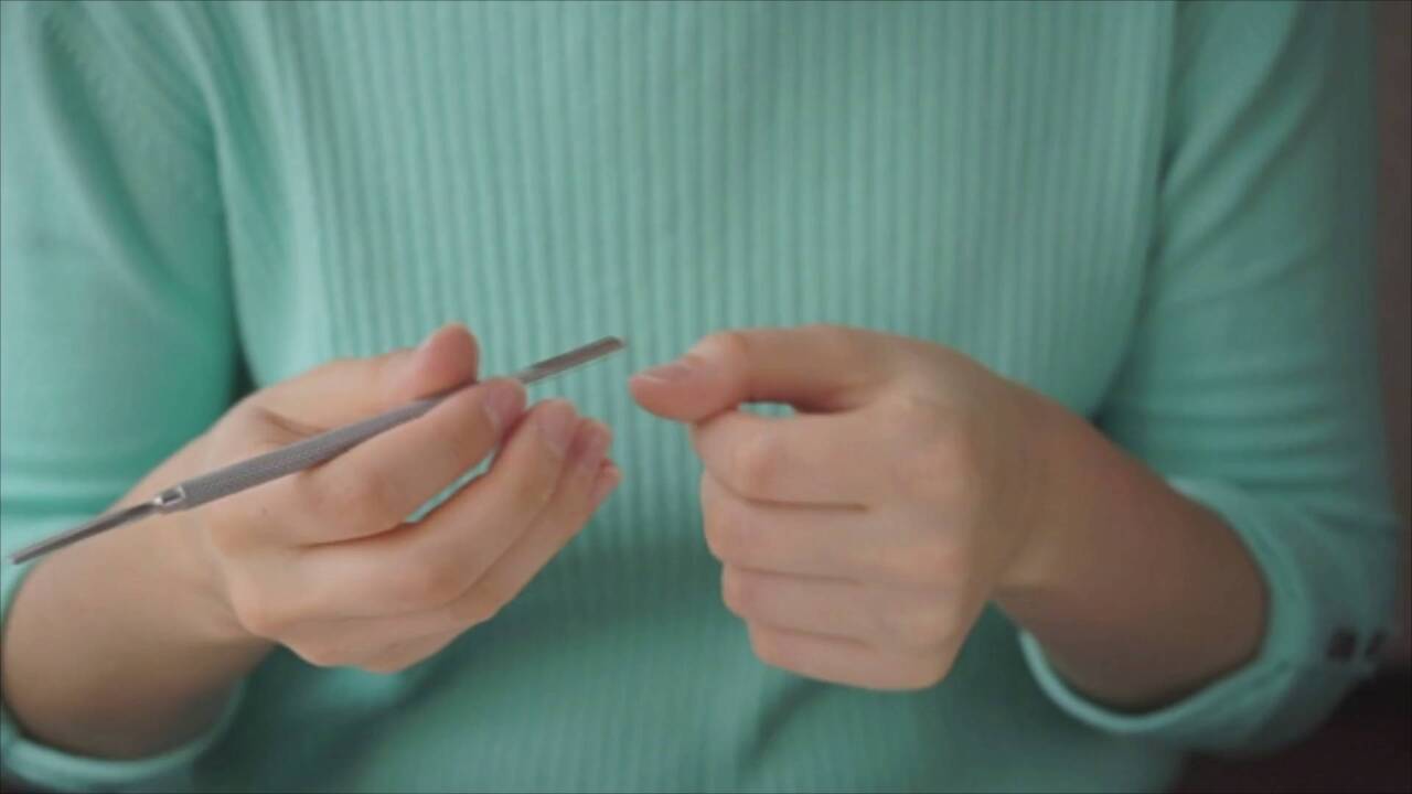 How to Use a Cuticle Pusher During At-Home Manicures