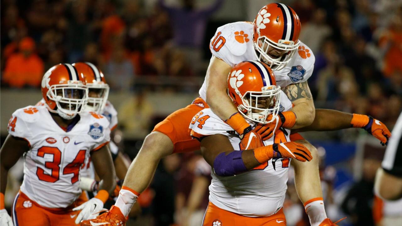 Deshaun Watson Salutes Clemson Football History, Steve Fuller With Jersey -  Stadium