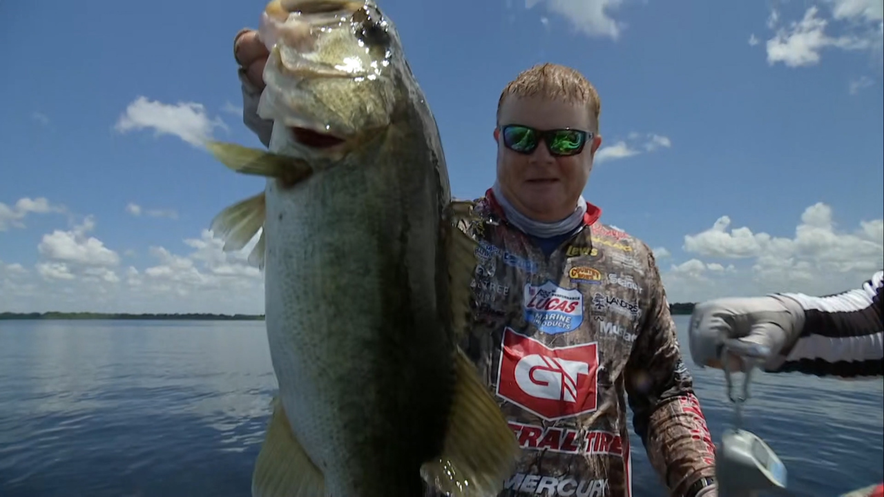 KEVIN VANDAM: Cut by a Fork at Stage Three - Major League Fishing