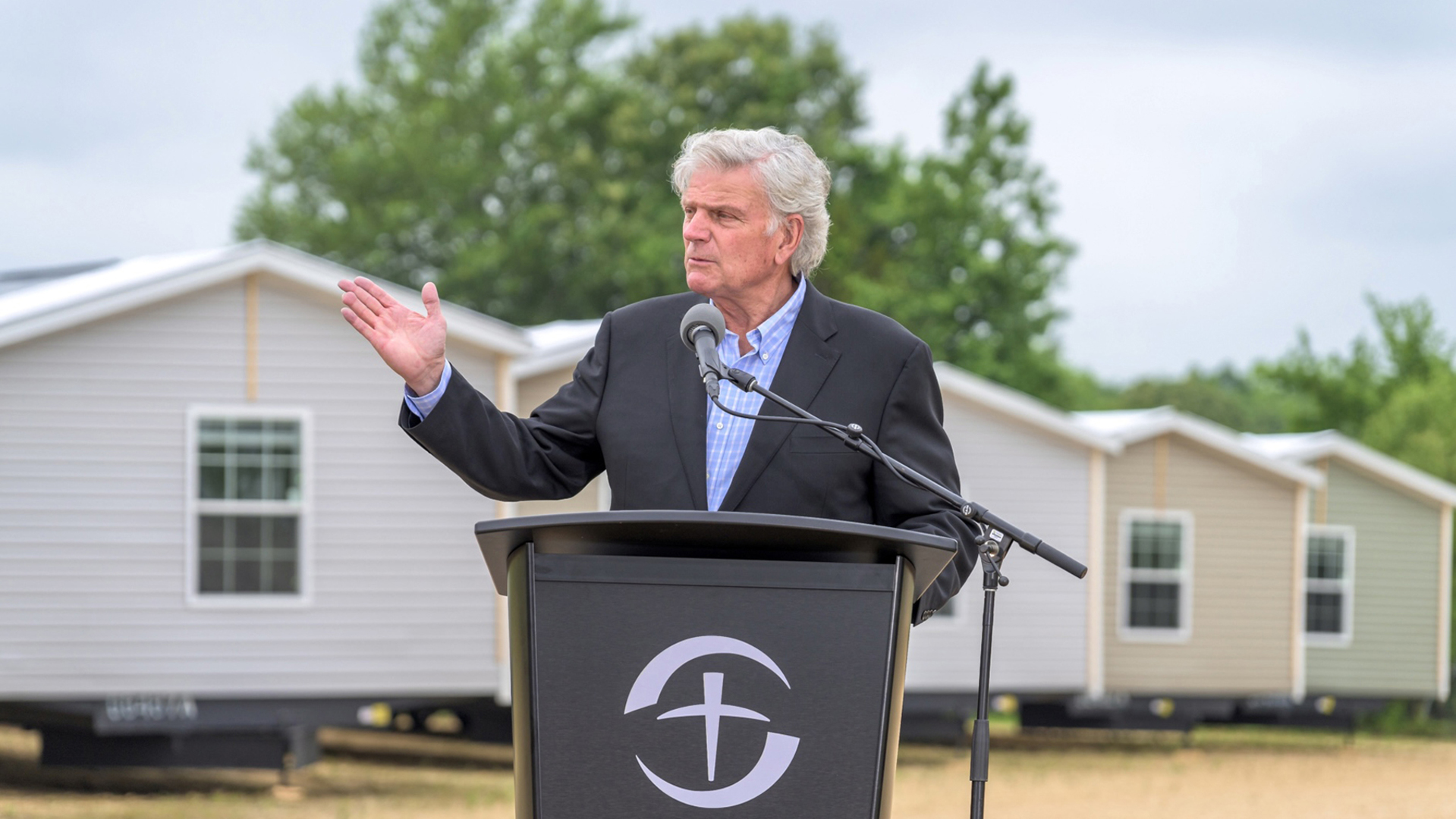 Franklin Graham Encourages Homeowners in Storm-Devastated Mississippi