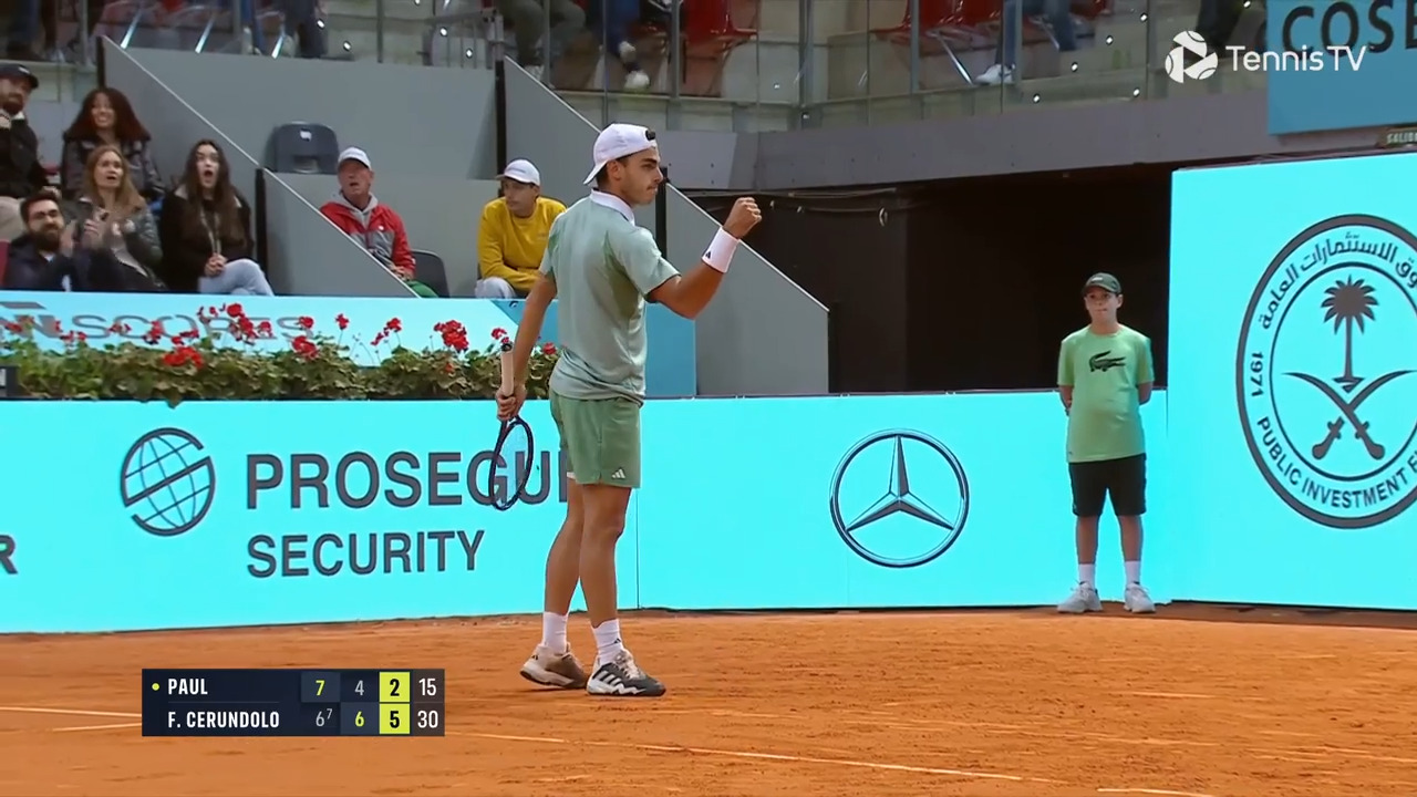 Hot Shot: 'Scandalous' Cerundolo brings up match points with sliding forehand pass
