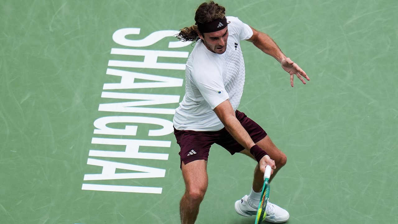 Hot Shot: Tsitsipas turns on the heat to clinch second set in style!