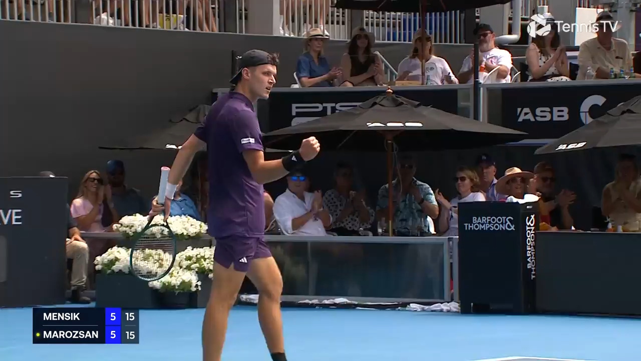 Hot Shot: Mensik's pass is too good to handle in Auckland